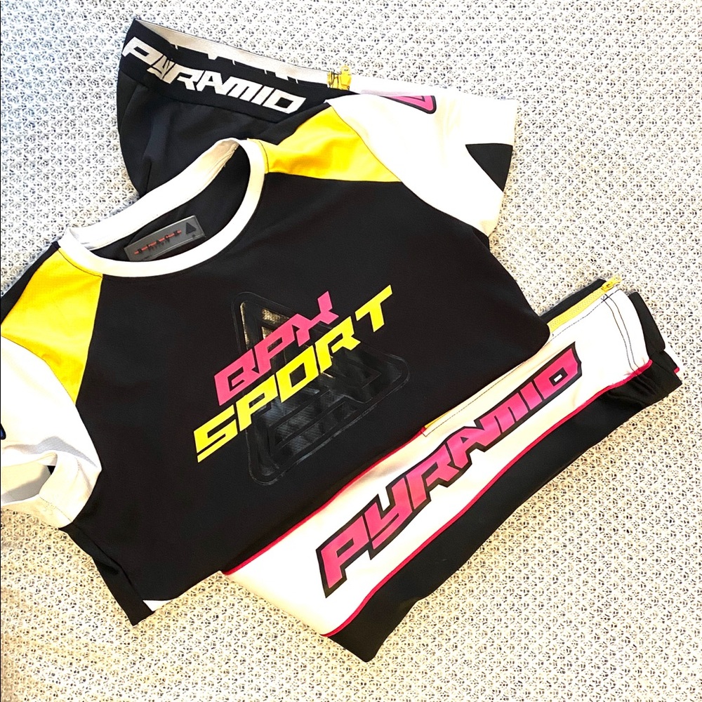 Pyramid 2pc set women’s size xLg